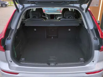 VOLVO XC60 Plus Dark 2WD B4 Diesel EU6d Digitales Cock