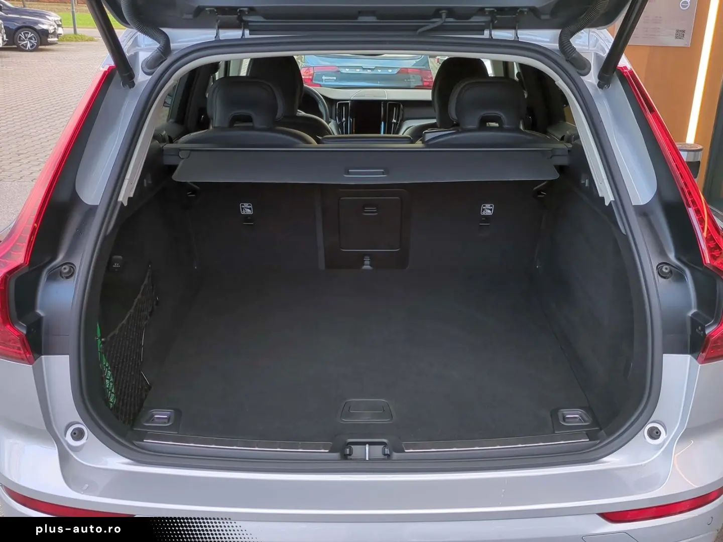 VOLVO XC60 Plus Dark 2WD B4 Diesel EU6d Digitales Cock