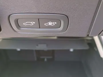 VOLVO XC60 Plus Dark 2WD B4 Diesel EU6d Digitales Cock