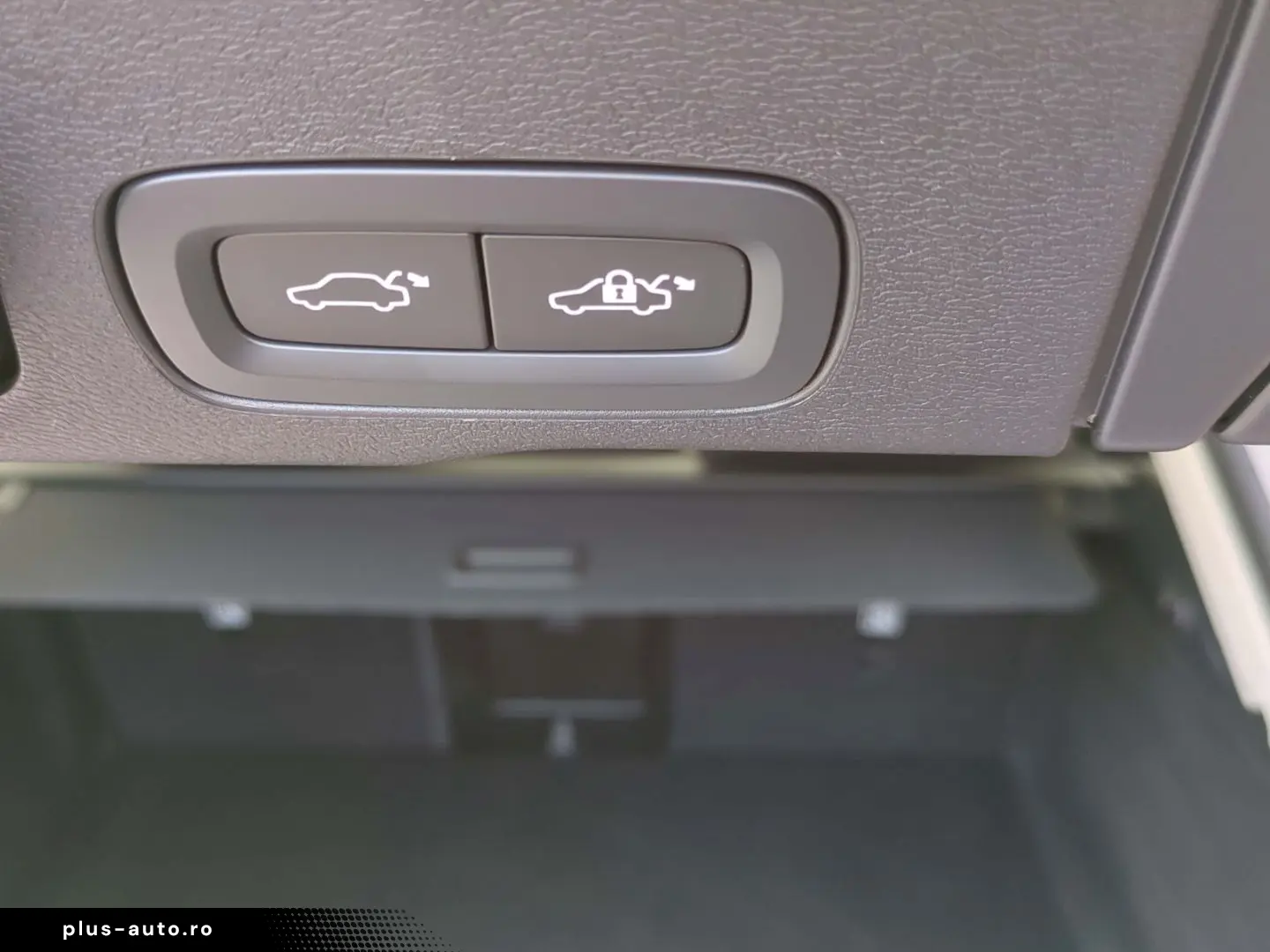 VOLVO XC60 Plus Dark 2WD B4 Diesel EU6d Digitales Cock