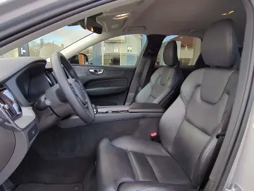 VOLVO XC60 Plus Dark 2WD B4 Diesel EU6d Digitales Cock