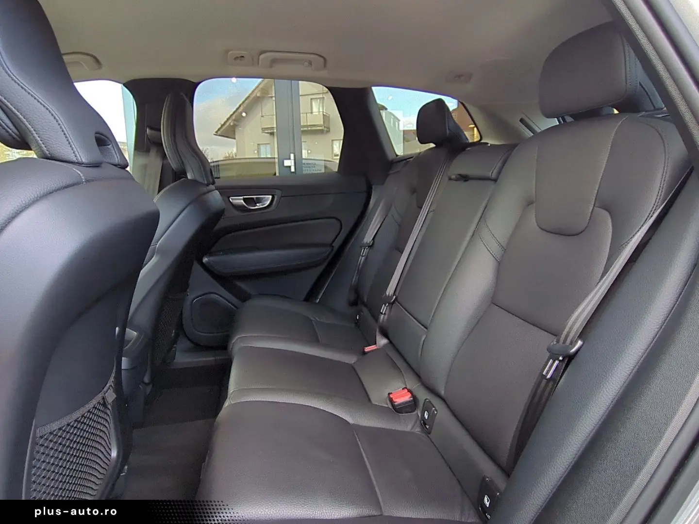 VOLVO XC60 Plus Dark 2WD B4 Diesel EU6d Digitales Cock