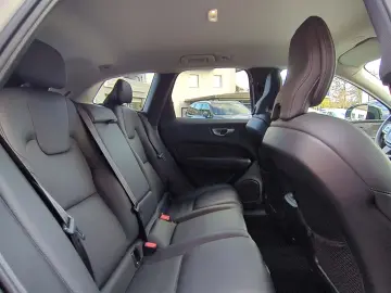 VOLVO XC60 Plus Dark 2WD B4 Diesel EU6d Digitales Cock