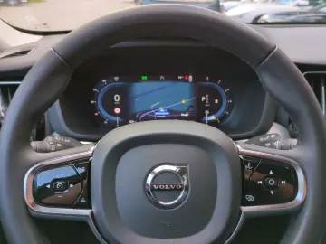 VOLVO XC60 Plus Dark 2WD B4 Diesel EU6d Digitales Cock