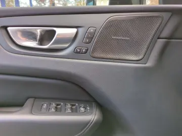 VOLVO XC60 Plus Dark 2WD B4 Diesel EU6d Digitales Cock