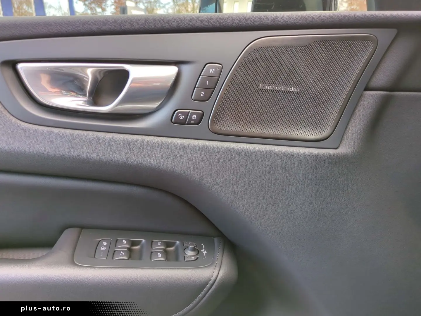 VOLVO XC60 Plus Dark 2WD B4 Diesel EU6d Digitales Cock