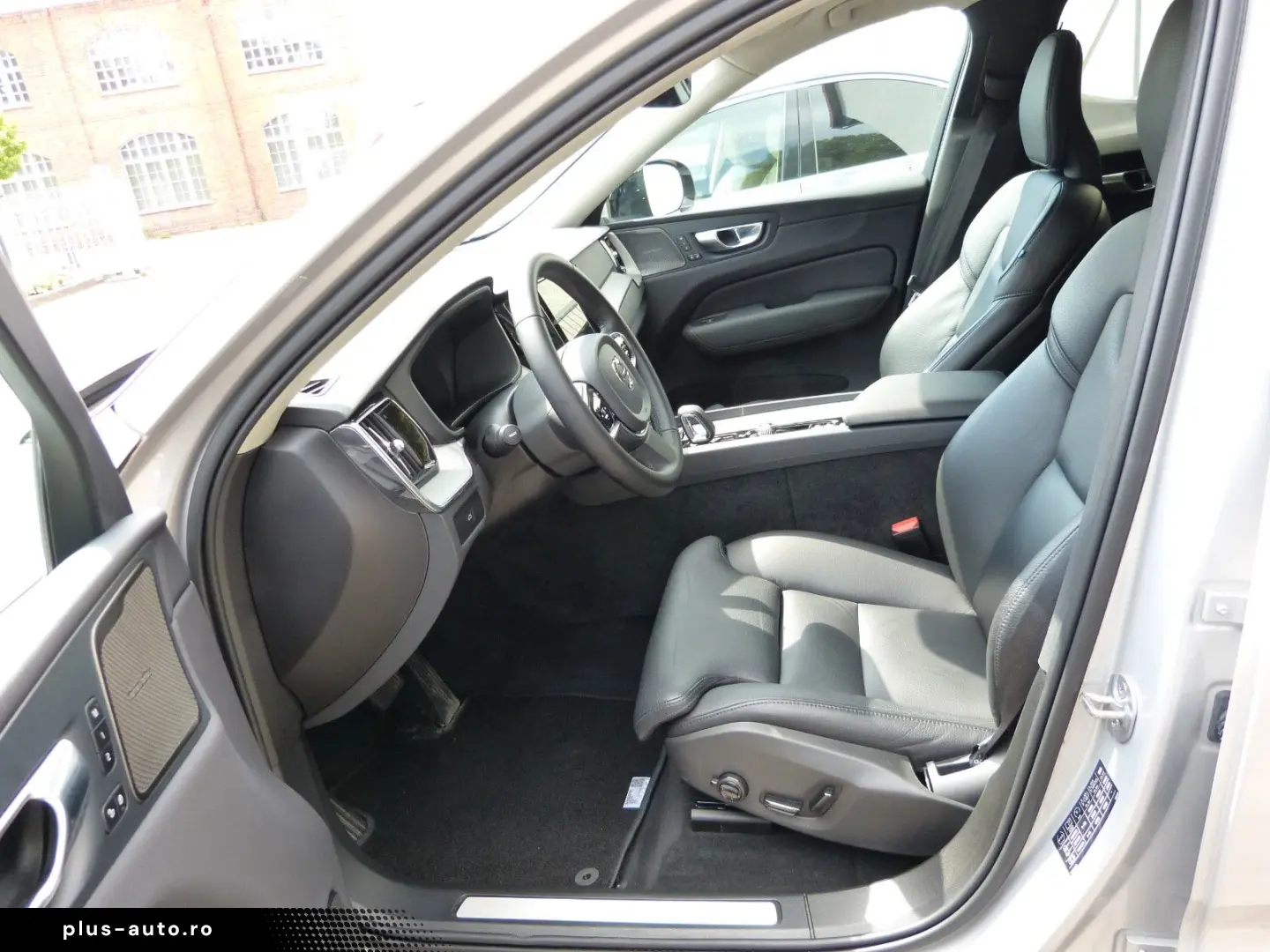 VOLVO XC60 B4 Plus Dark Auto ACC 360