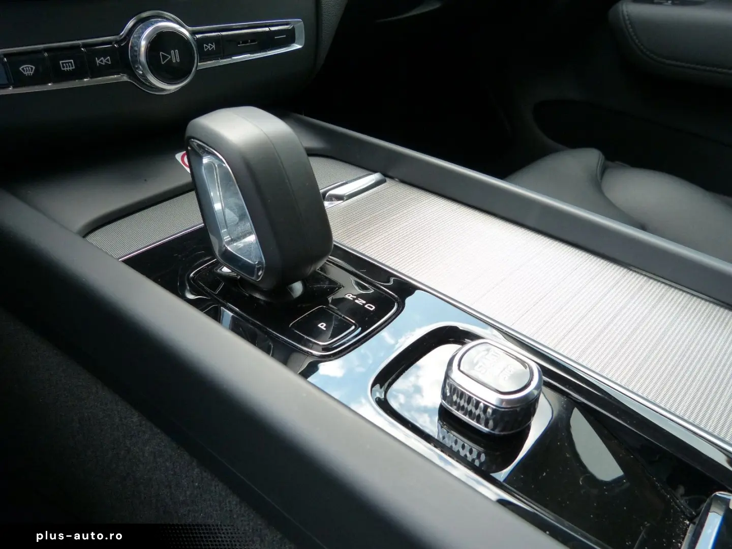 VOLVO XC60 B4 Plus Dark Auto ACC 360