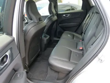 VOLVO XC60 B4 Plus Dark Auto ACC 360