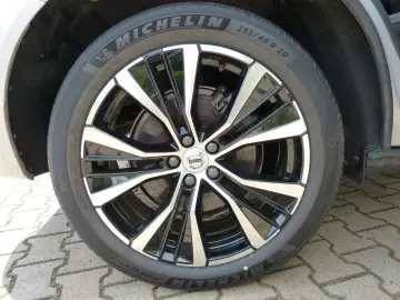 VOLVO XC60 B4 Plus Dark Auto ACC 360