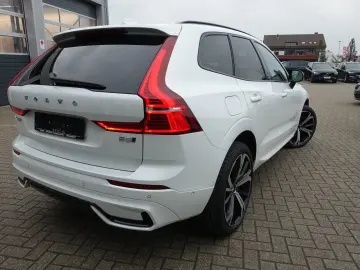 VOLVO XC60 Plus Dark B5 AWD Mild-Hybrid 360 KAM BLIS