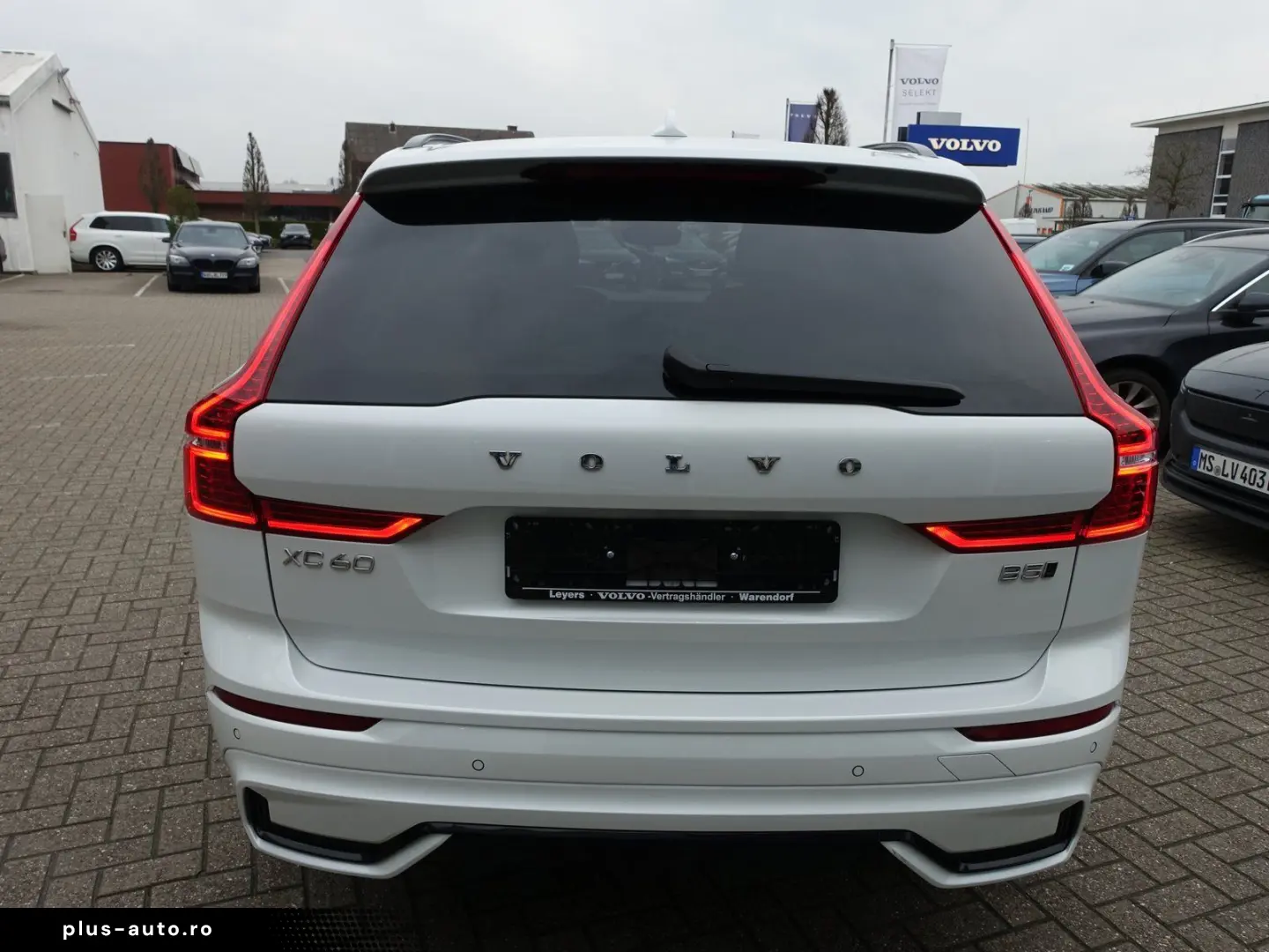 VOLVO XC60 Plus Dark B5 AWD Mild-Hybrid 360 KAM BLIS