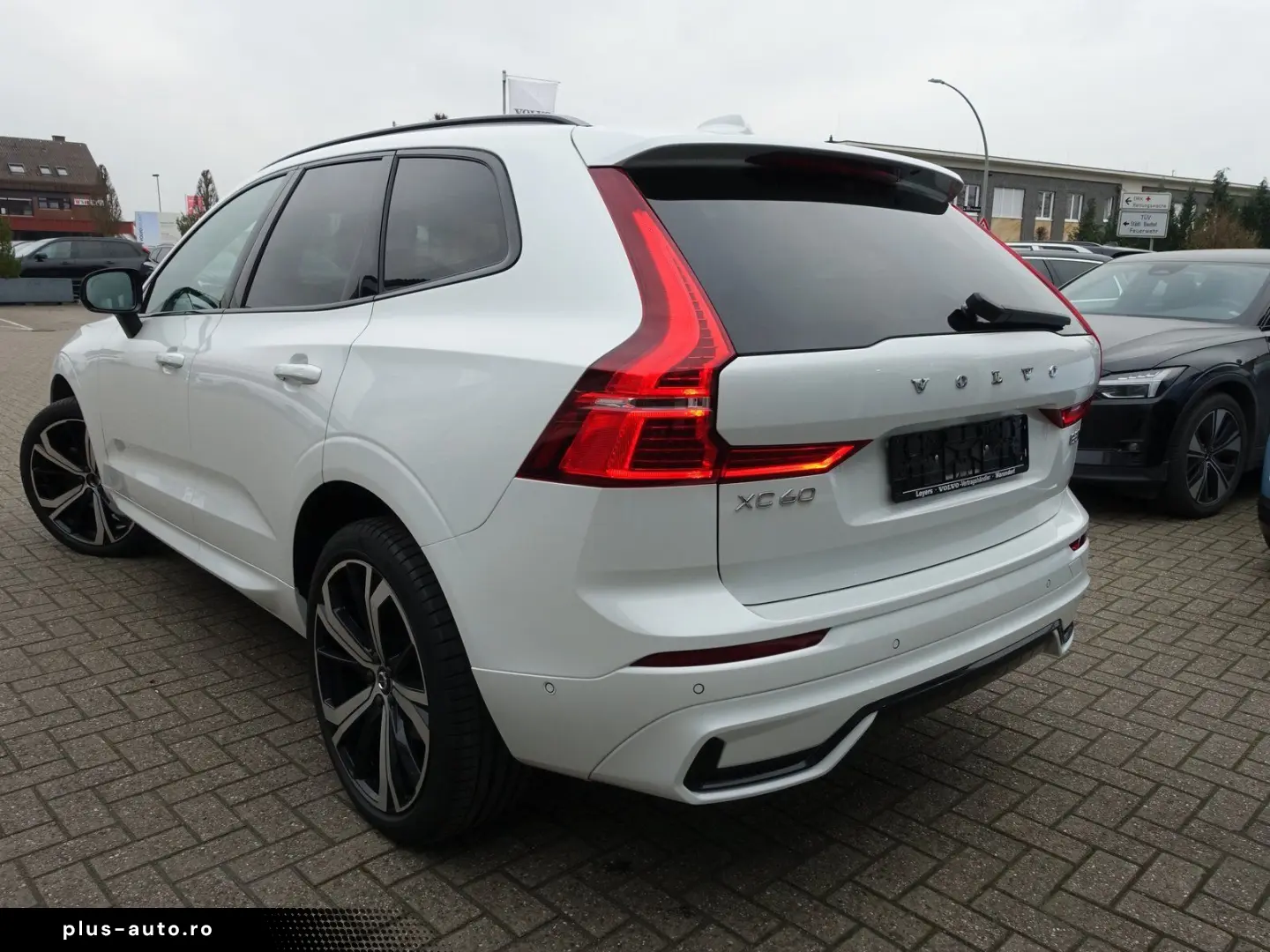 VOLVO XC60 Plus Dark B5 AWD Mild-Hybrid 360 KAM BLIS
