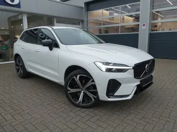 VOLVO XC60 Plus Dark B5 AWD Mild-Hybrid 360 KAM BLIS