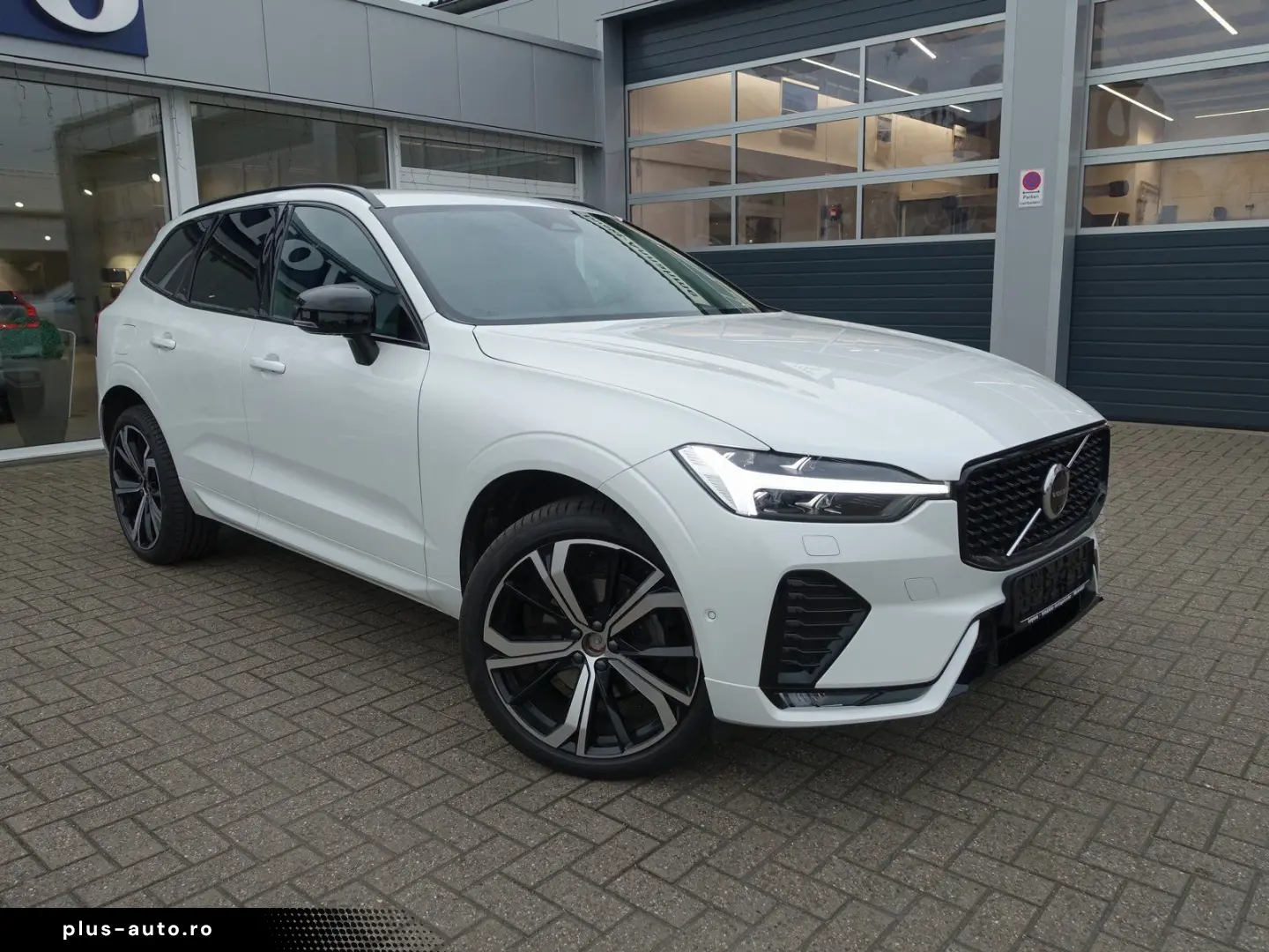 VOLVO XC60 Plus Dark B5 AWD Mild-Hybrid 360 KAM BLIS