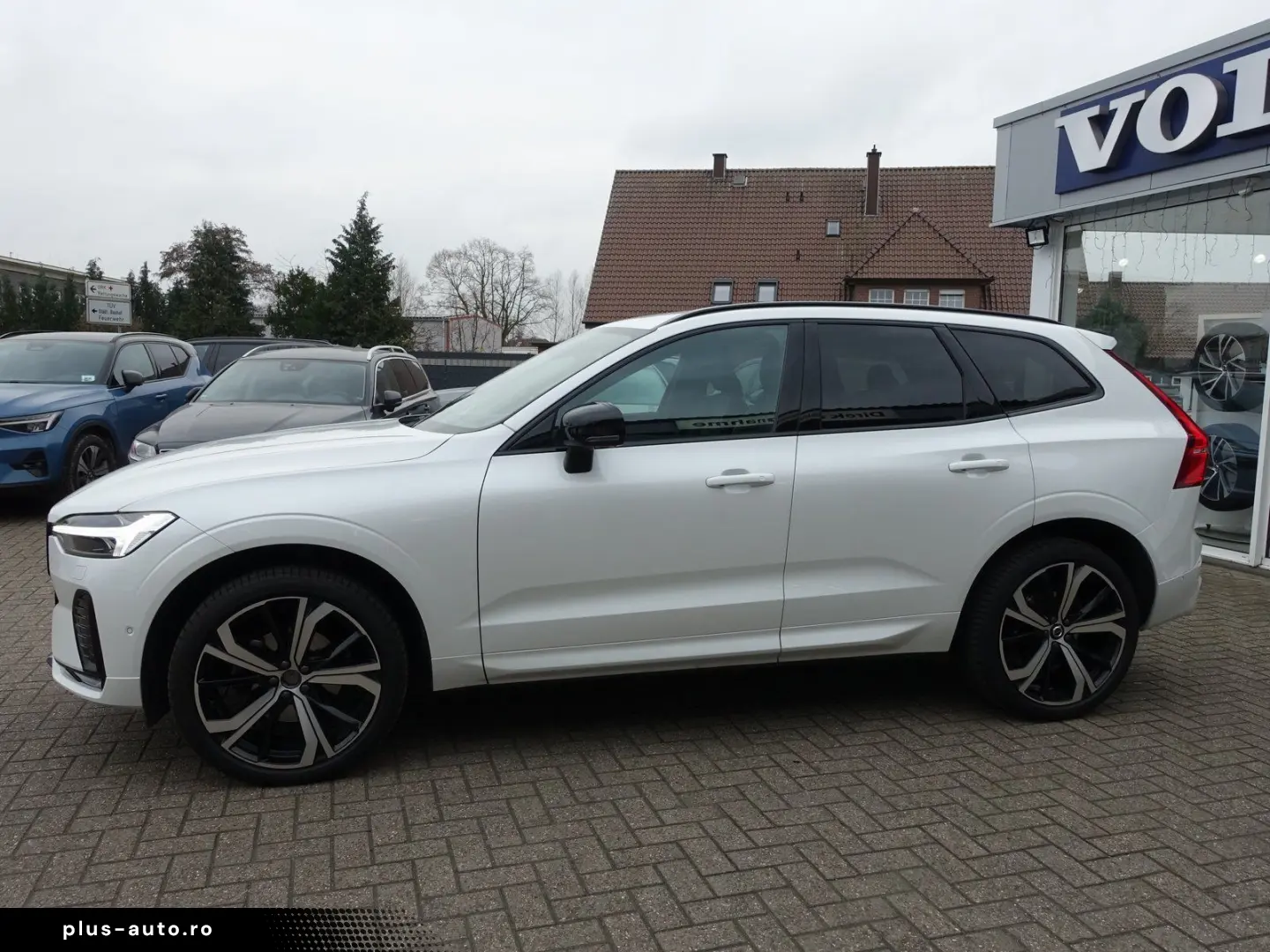VOLVO XC60 Plus Dark B5 AWD Mild-Hybrid 360 KAM BLIS