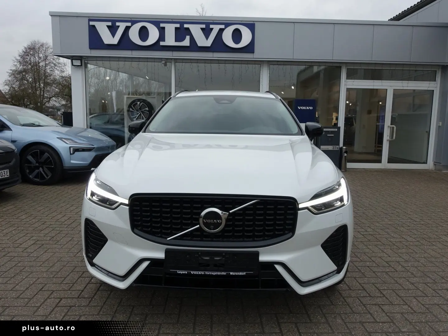 VOLVO XC60 Plus Dark B5 AWD Mild-Hybrid 360 KAM BLIS