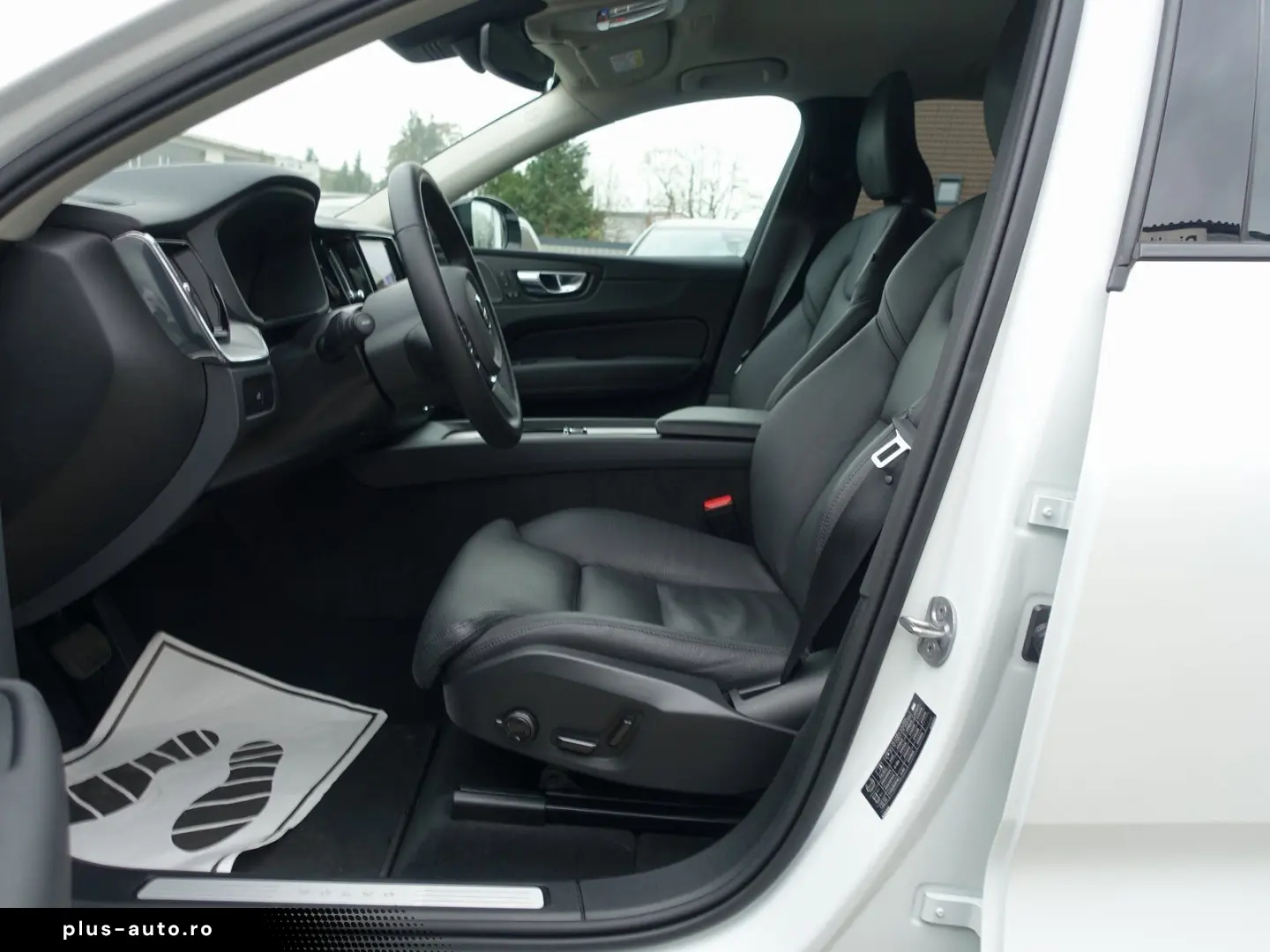 VOLVO XC60 Plus Dark B5 AWD Mild-Hybrid 360 KAM BLIS