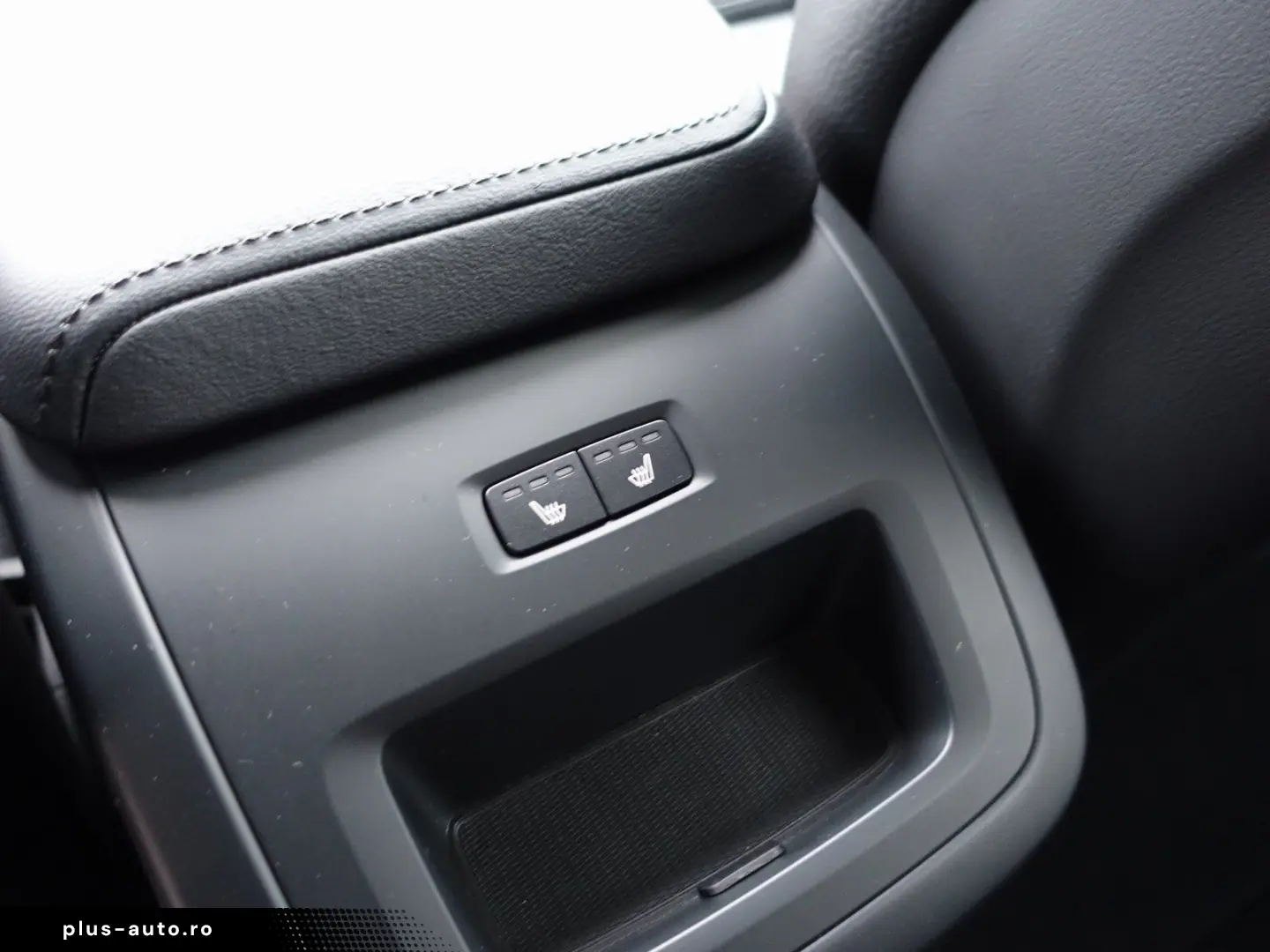 VOLVO XC60 Plus Dark B5 AWD Mild-Hybrid 360 KAM BLIS