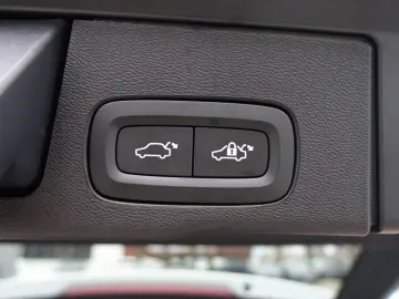 VOLVO XC60 Plus Dark B5 AWD Mild-Hybrid 360 KAM BLIS