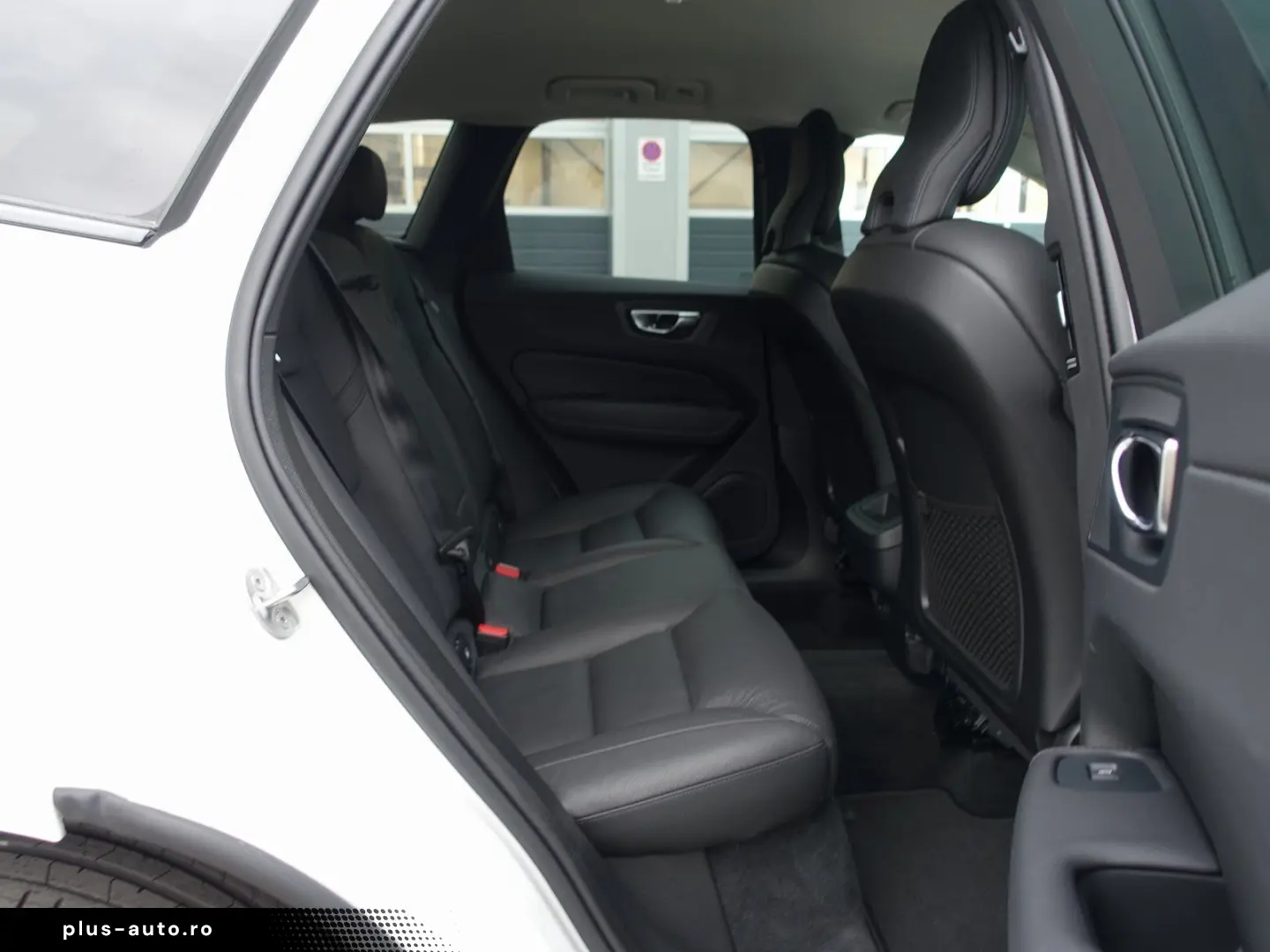 VOLVO XC60 Plus Dark B5 AWD Mild-Hybrid 360 KAM BLIS