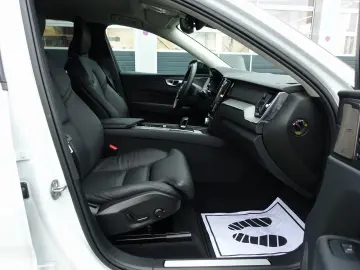 VOLVO XC60 Plus Dark B5 AWD Mild-Hybrid 360 KAM BLIS