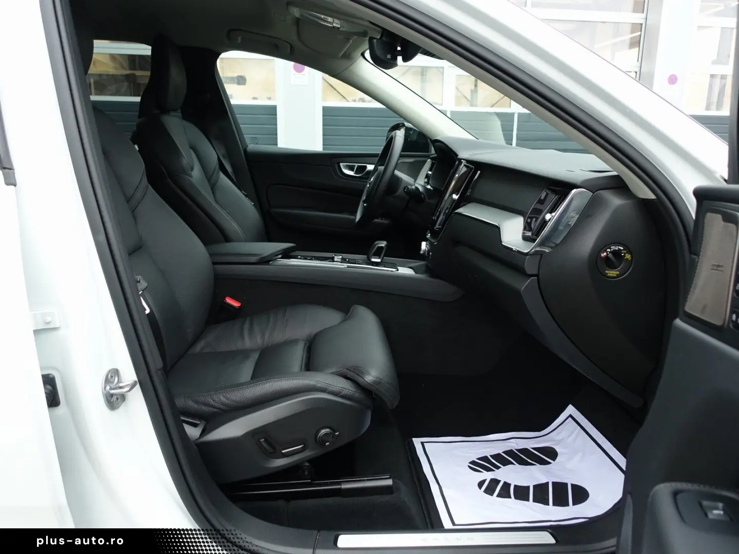 VOLVO XC60 Plus Dark B5 AWD Mild-Hybrid 360 KAM BLIS