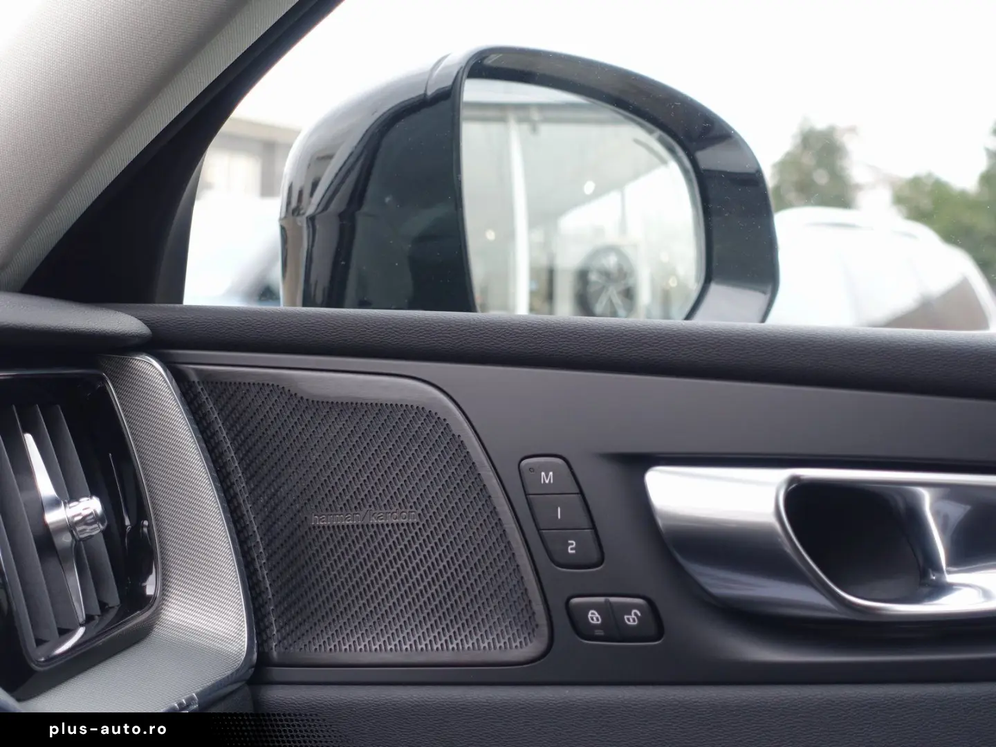 VOLVO XC60 Plus Dark B5 AWD Mild-Hybrid 360 KAM BLIS