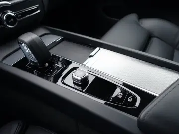 VOLVO XC60 Plus Dark B5 AWD Mild-Hybrid 360 KAM BLIS