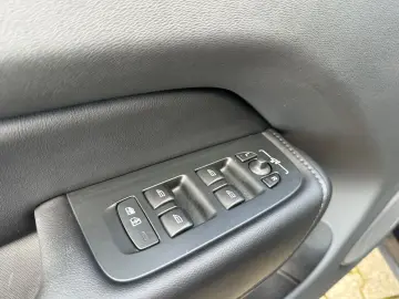 VOLVO XC60 Ultimate Dark AWD Leder HuD Pano B&W 360