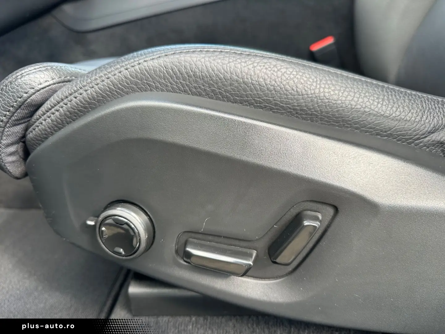 VOLVO XC60 Ultimate Dark AWD Leder HuD Pano B&W 360