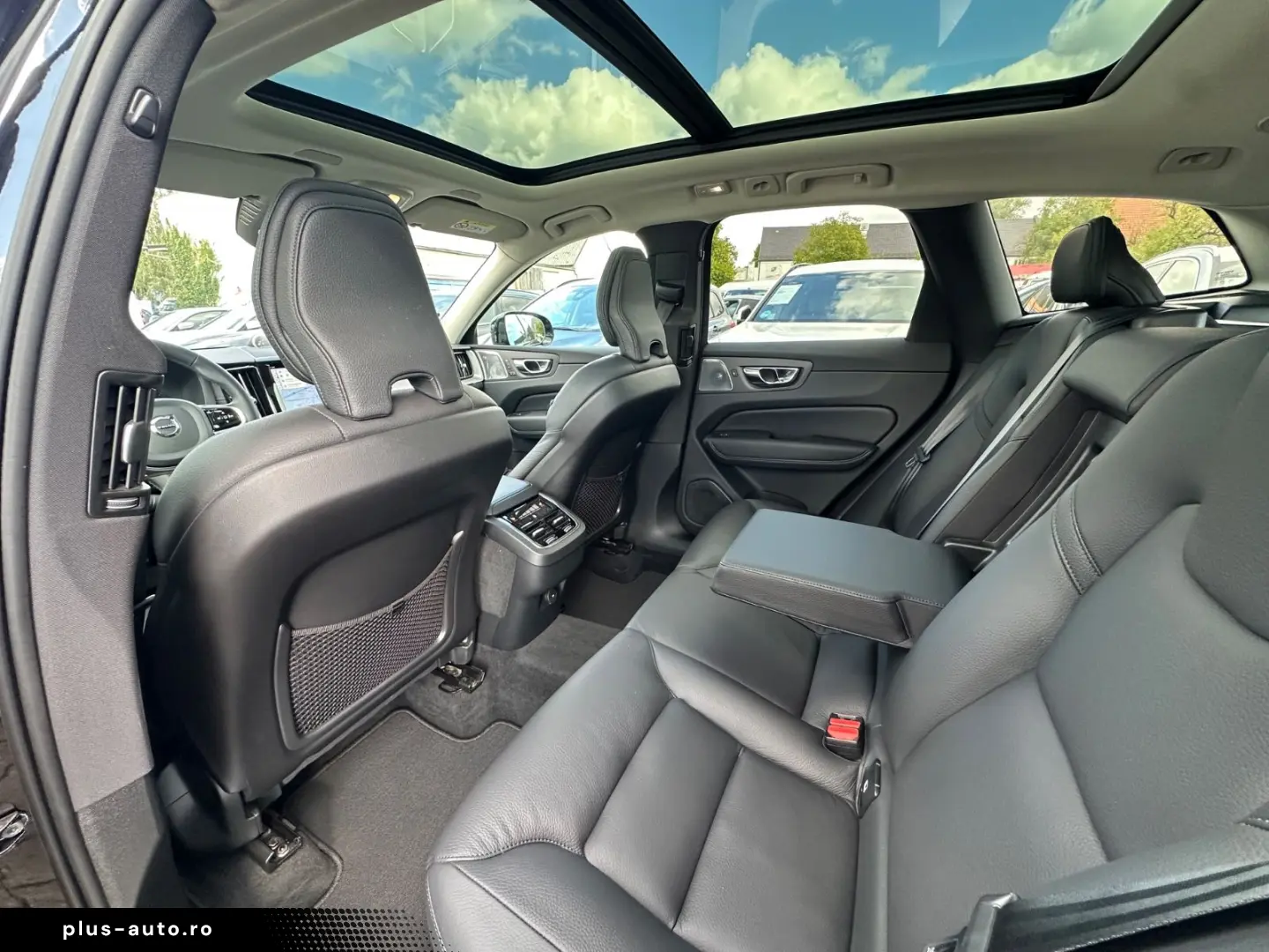 VOLVO XC60 Ultimate Dark AWD Leder HuD Pano B&W 360