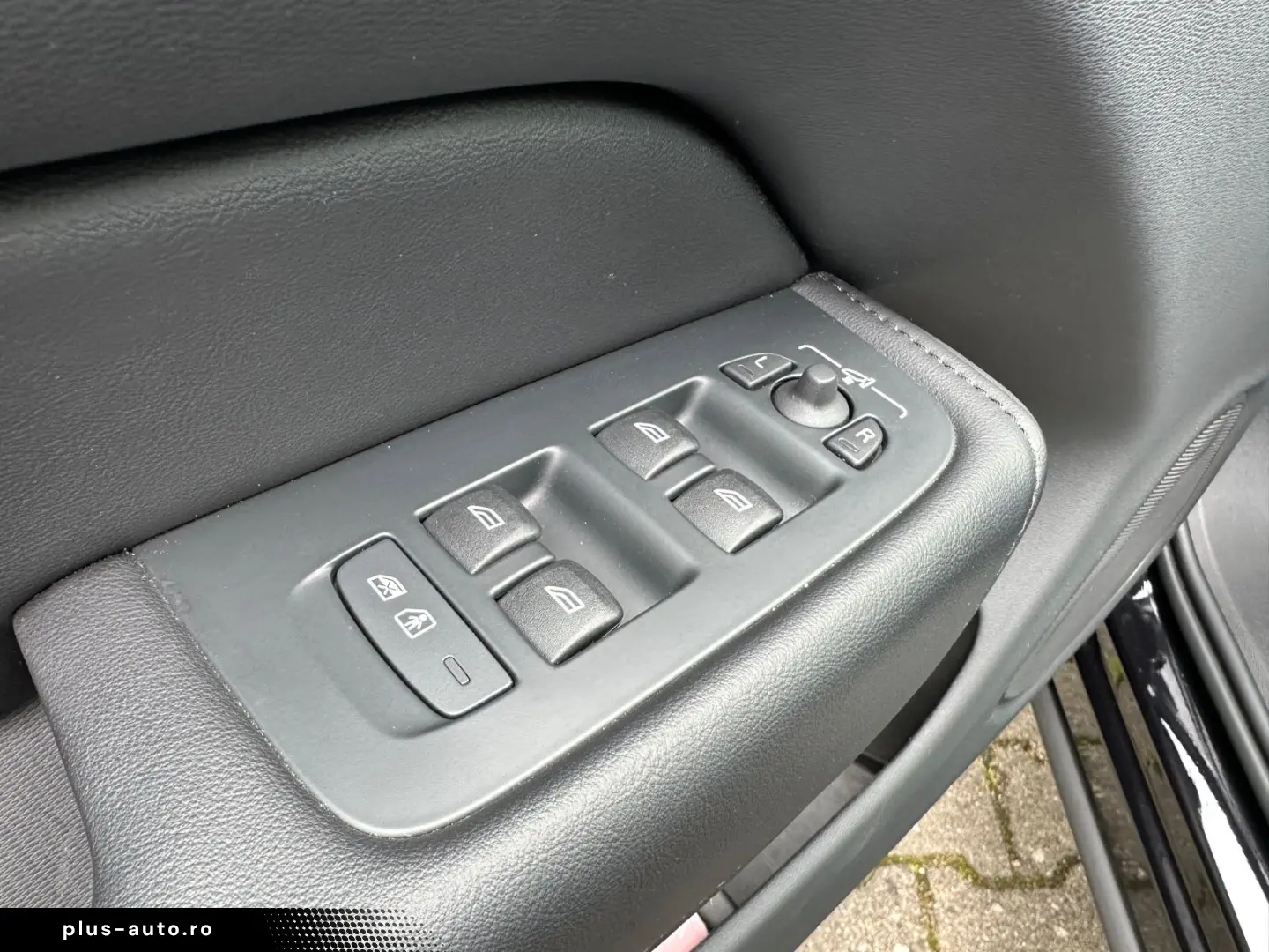 VOLVO XC60 Ultimate Dark AWD HuD Leder Pano B&W 360