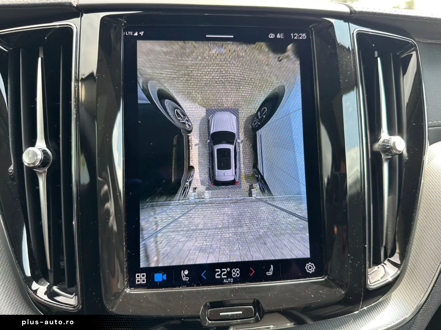 VOLVO XC60 Ultimate Dark AWD HuD Leder Pano B&W 360