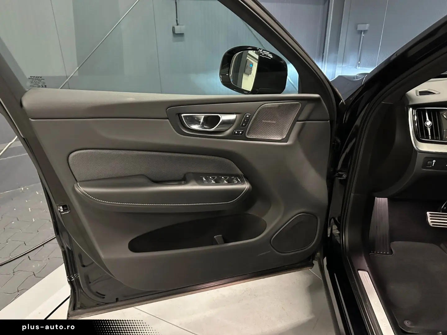 VOLVO XC60 R-Design AWD  19Zoll AHK 360  Harman Kardon