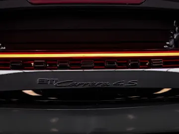 PORSCHE 992 Cabrio 3.0 Carrera 4 S