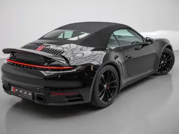 PORSCHE 992 Cabrio 3.0 Carrera 4 S