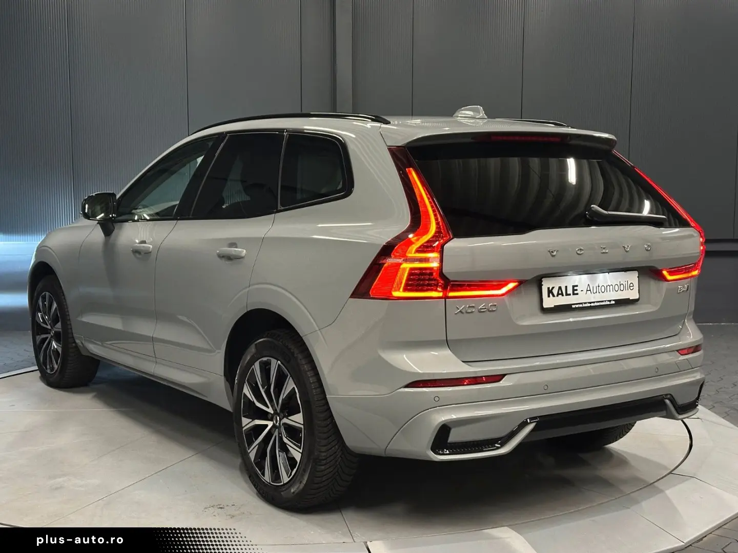VOLVO XC60 Plus Dark AWD  LEDER Sport AHK Business