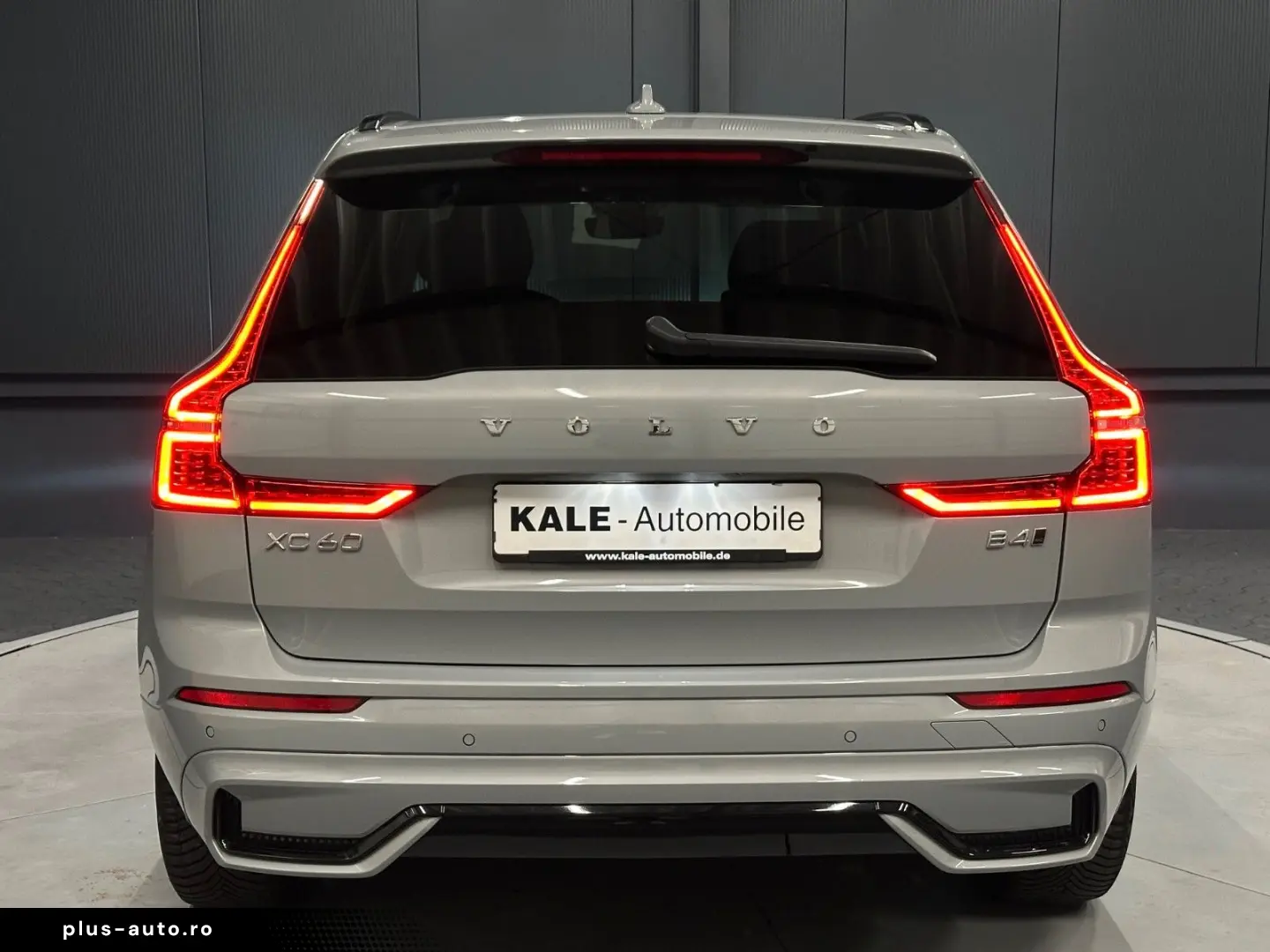 VOLVO XC60 Plus Dark AWD  LEDER Sport AHK Business