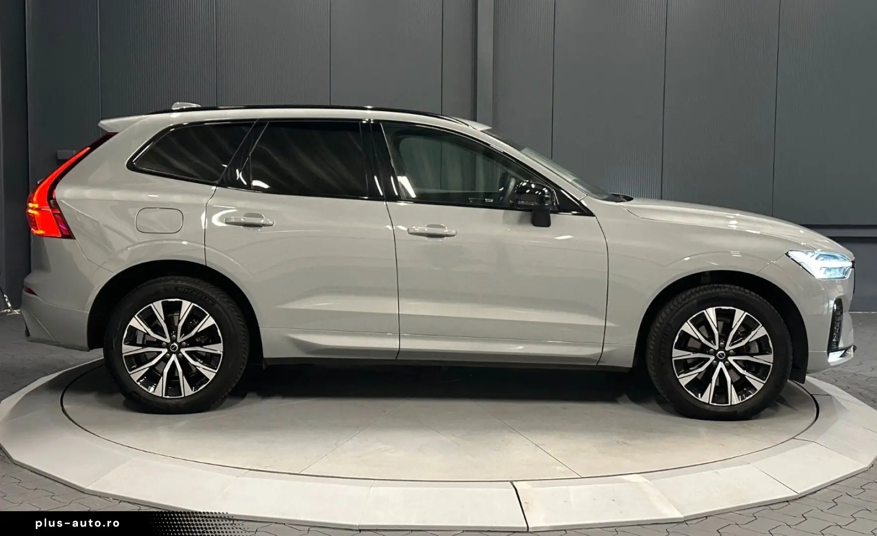 VOLVO XC60 Plus Dark AWD  LEDER Sport AHK Business