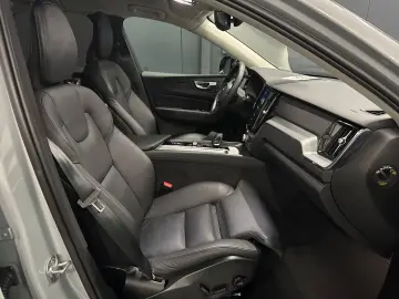 VOLVO XC60 Plus Dark AWD  LEDER Sport AHK Business