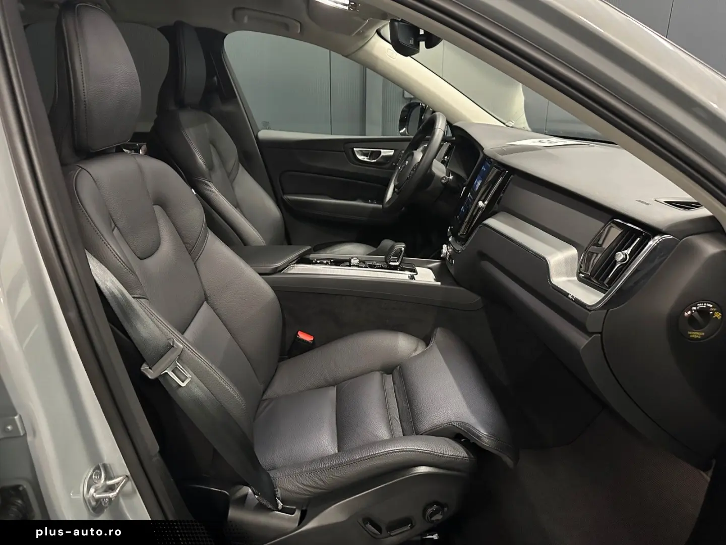 VOLVO XC60 Plus Dark AWD  LEDER Sport AHK Business