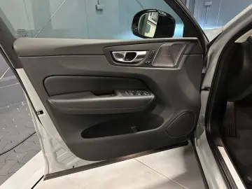 VOLVO XC60 Plus Dark AWD  LEDER Sport AHK Business