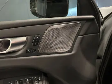 VOLVO XC60 Plus Dark AWD  LEDER Sport AHK Business