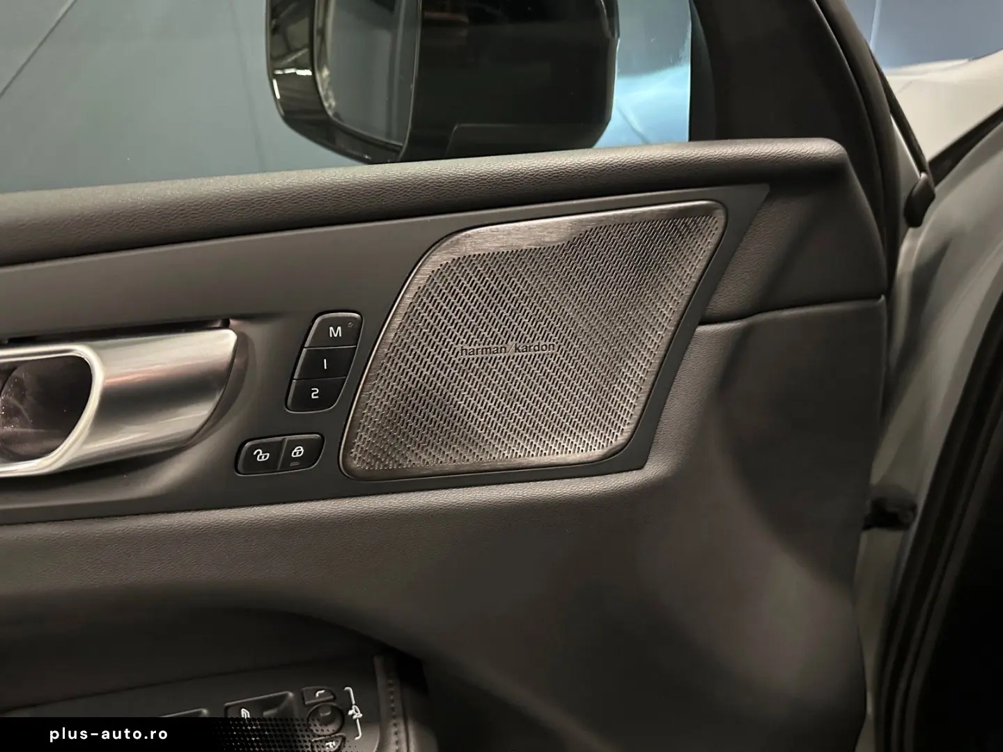 VOLVO XC60 Plus Dark AWD  LEDER Sport AHK Business