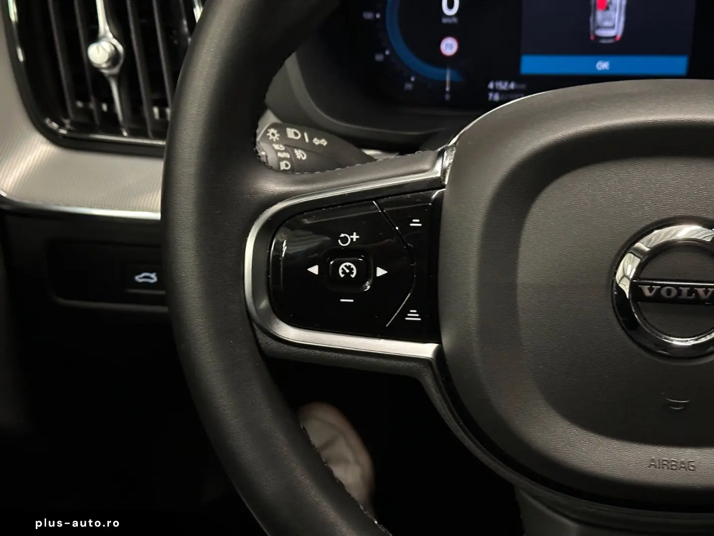 VOLVO XC60 Plus Dark AWD  LEDER Sport AHK Business