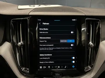 VOLVO XC60 Plus Dark AWD  LEDER Sport AHK Business