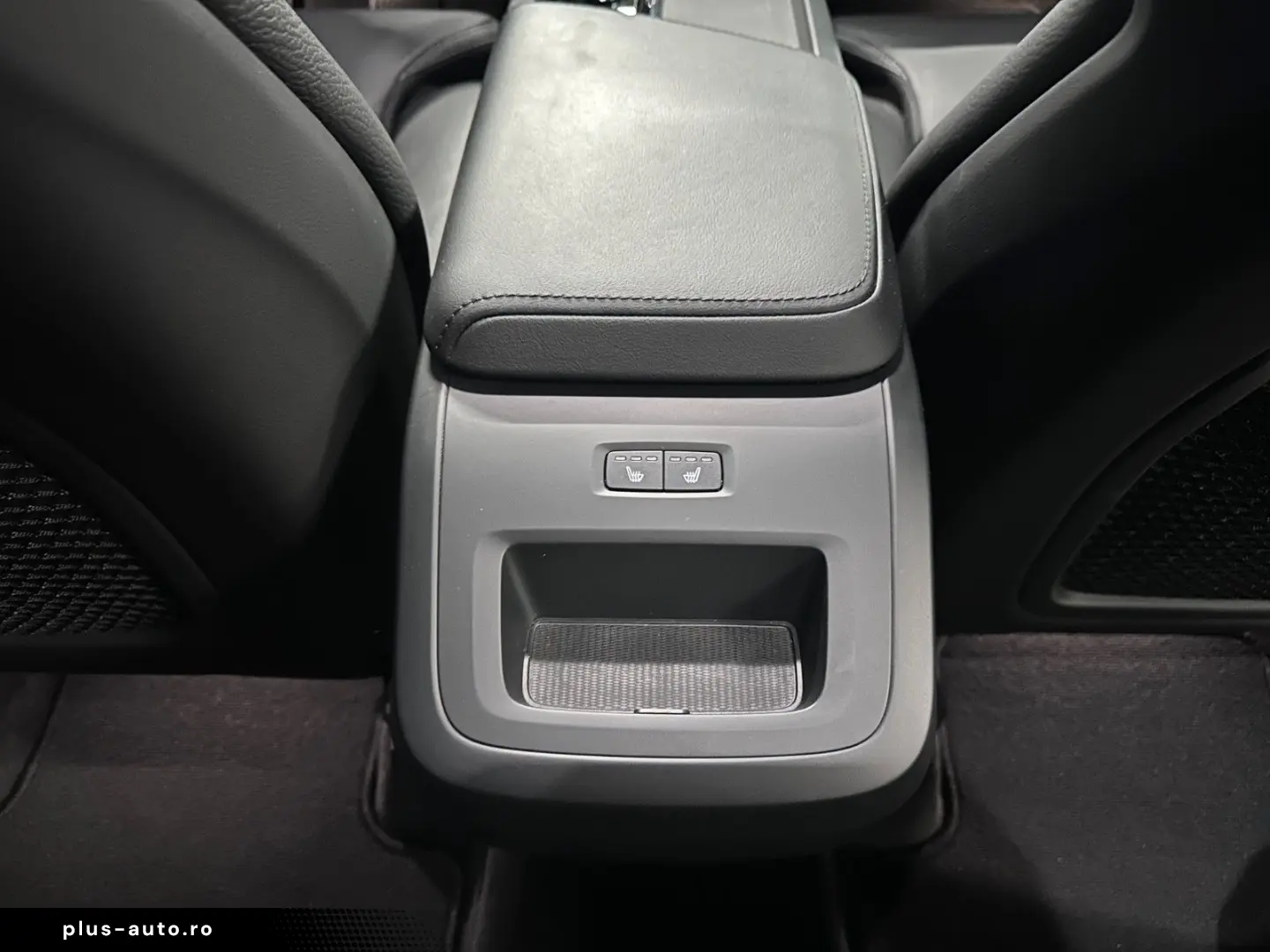 VOLVO XC60 Plus Dark AWD  LEDER Sport AHK Business