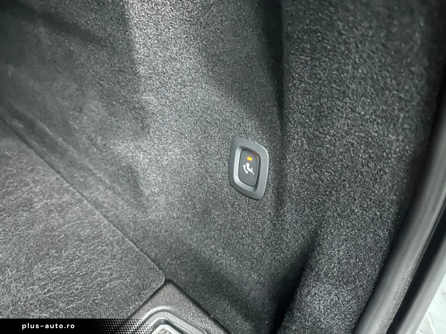 VOLVO XC60 Plus Dark AWD  LEDER Sport AHK Business