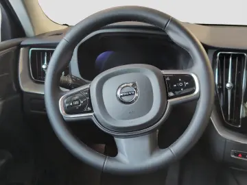 VOLVO XC60 B5 AWD R-Kam Panor Harman Voll-LED Lenkradh